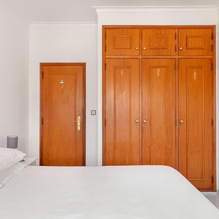 Apartment Joivy Deluxe With Terrace In Costa Da Caprica